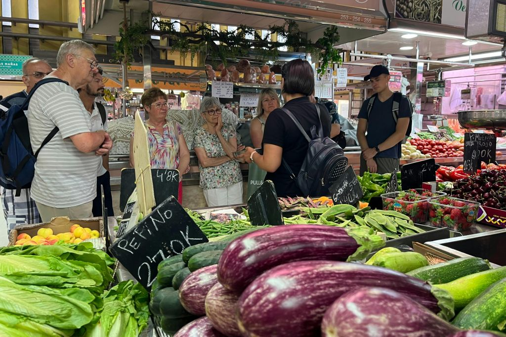 Valencia: Paella Cooking Class, Tapas, Sangria & Ruzafa Market Visit