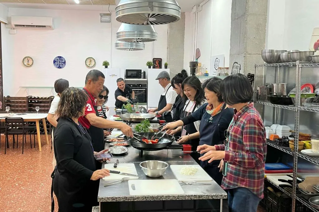 Valencia: Paella Cooking Class, Tapas, Sangria & Ruzafa Market Visit