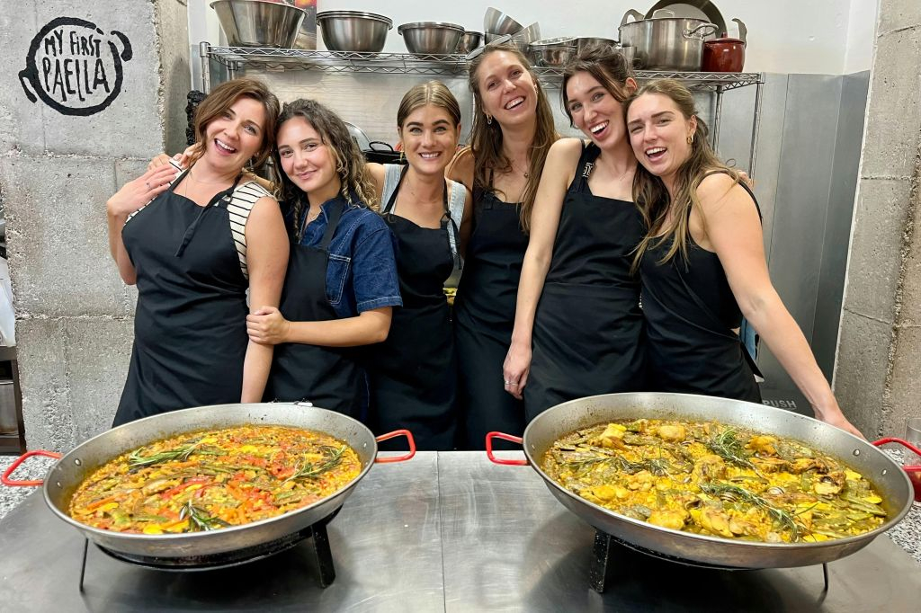 Valencia: Paella Cooking Class, Tapas, Sangria & Ruzafa Market Visit