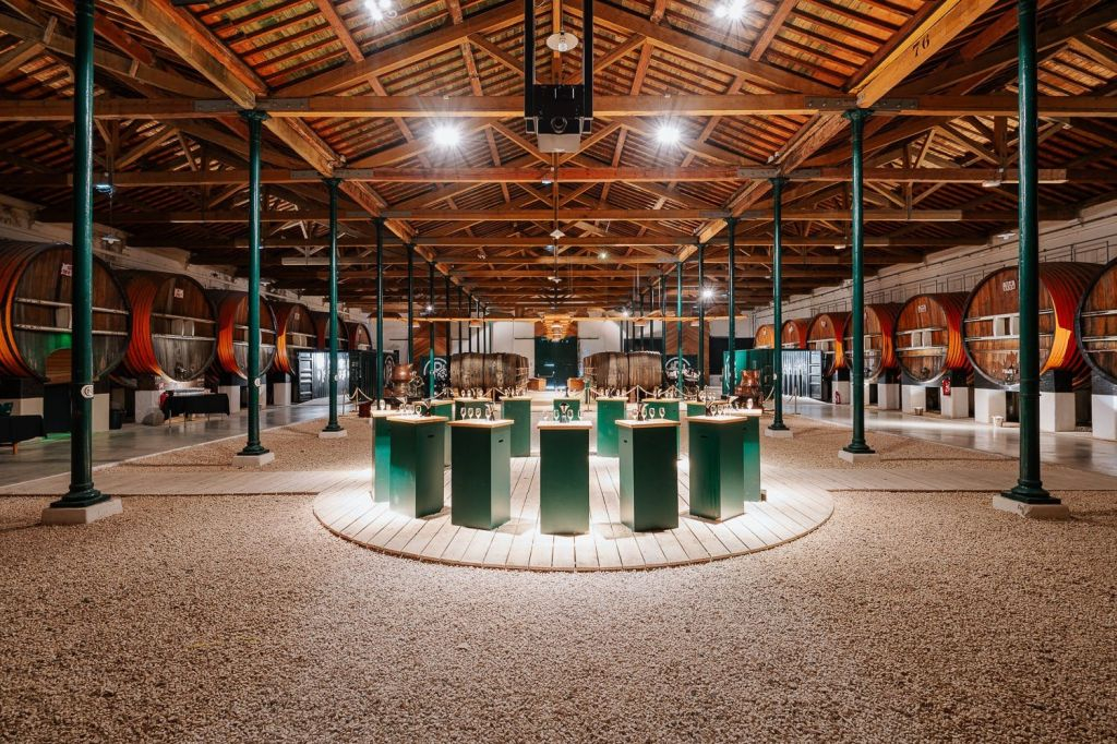 Maison de Noilly Prat : Visite historique guidée + dégustation de vin