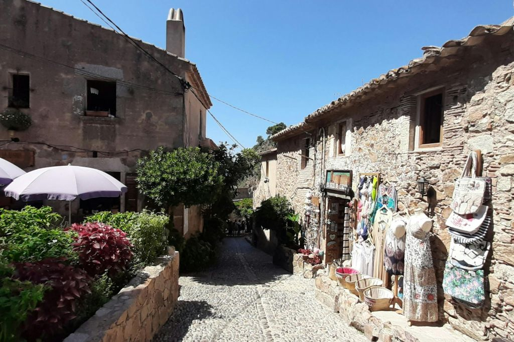 Costa Brava: Guided Tour from Barcelona