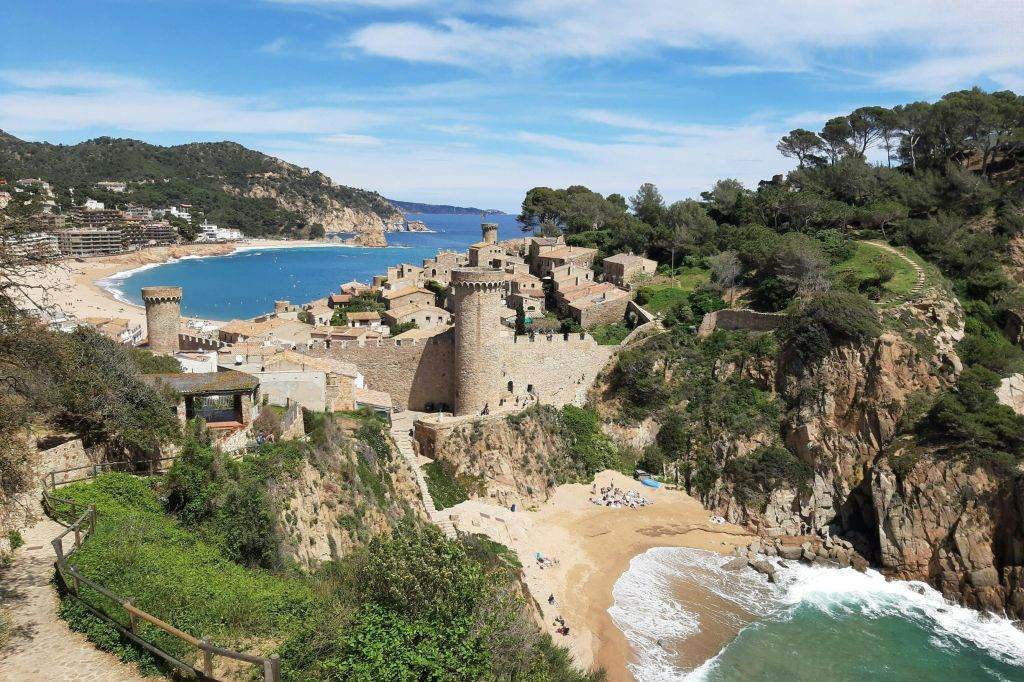 Costa Brava: Guided Tour from Barcelona