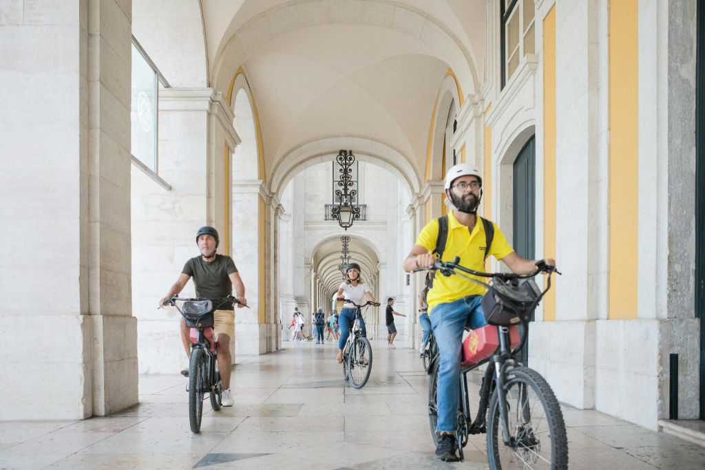 Lisbon Hills: Electric Bike Guided Tour
