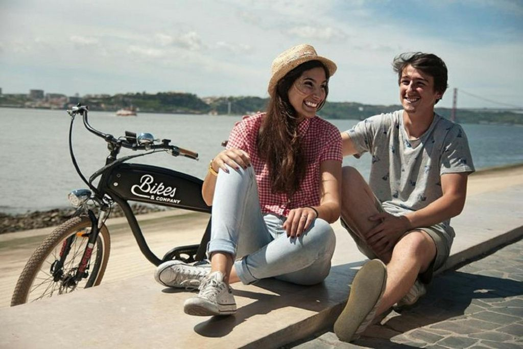 Lisbon Hills: Electric Bike Guided Tour