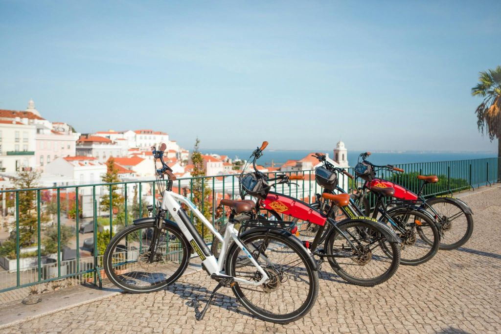 Lisbon Hills: Electric Bike Guided Tour