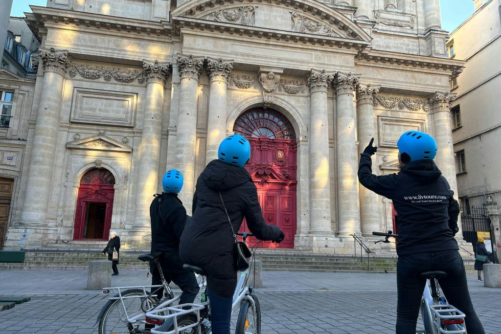 Paris City Center: Private Bike Tour Highlights