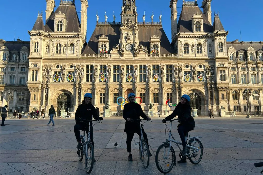 Paris City Center: Private Bike Tour Highlights