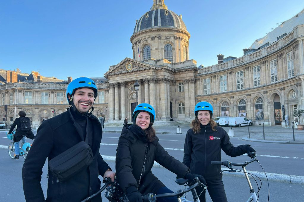 Paris City Center: Private Bike Tour Highlights