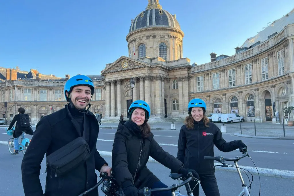 Paris City Center: Private Bike Tour Highlights