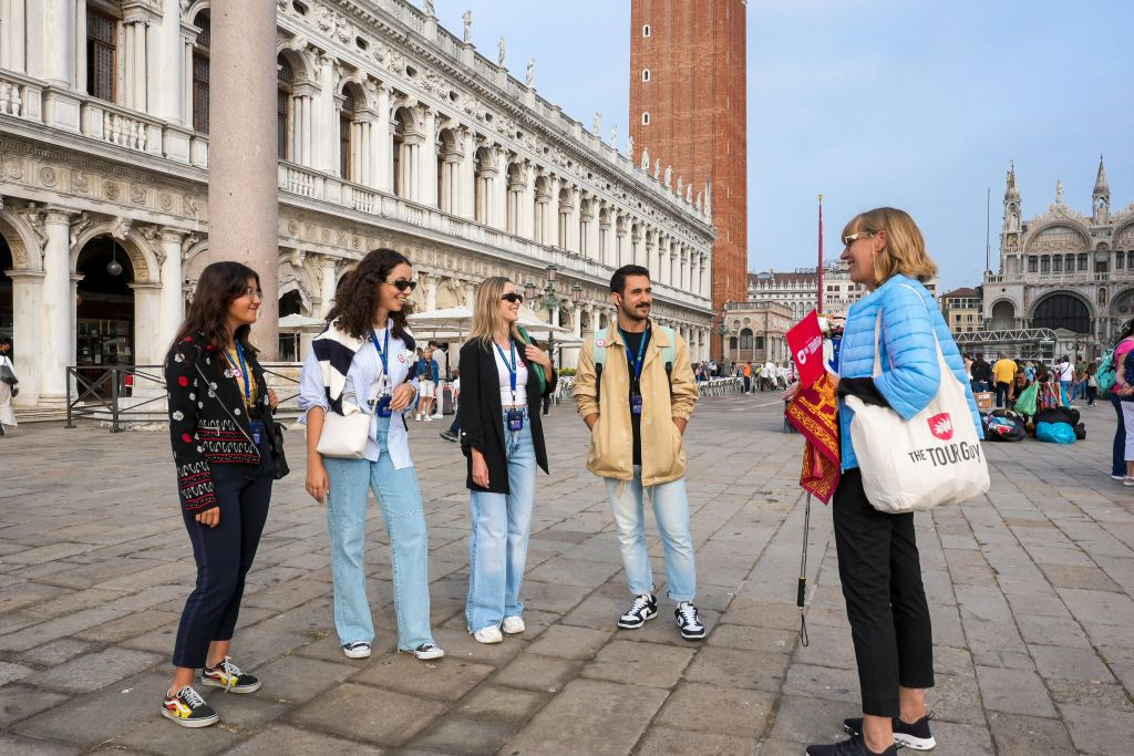 Passeio de barco particular pelas ilhas de Murano e Burano com demonstração de fabricação de rendas e sopro de vidro