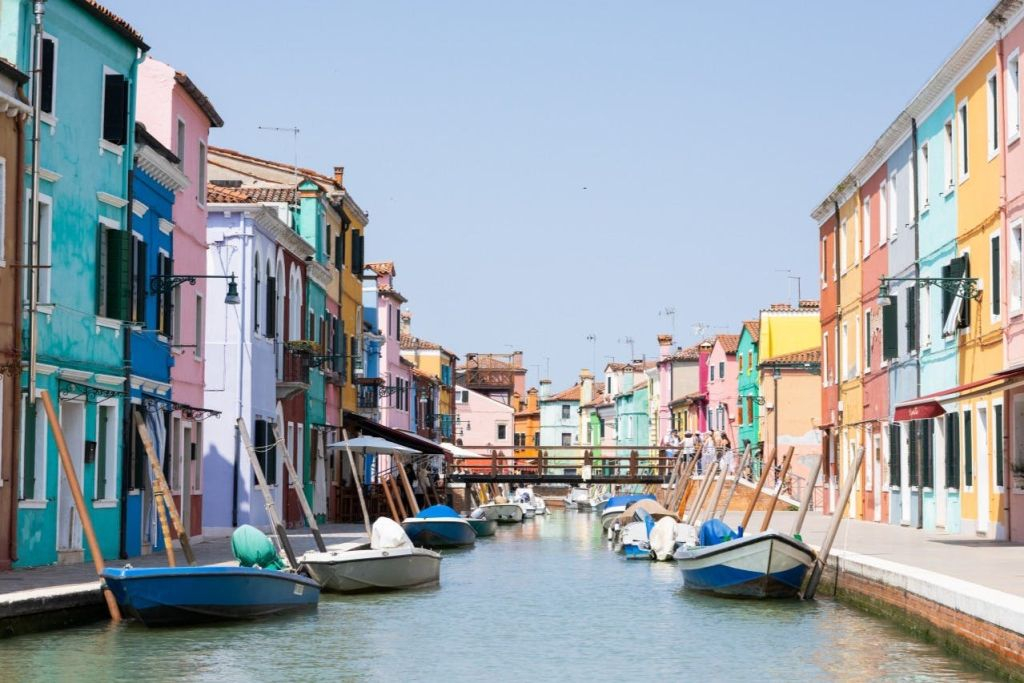 Passeio de barco particular pelas ilhas de Murano e Burano com demonstração de fabricação de rendas e sopro de vidro