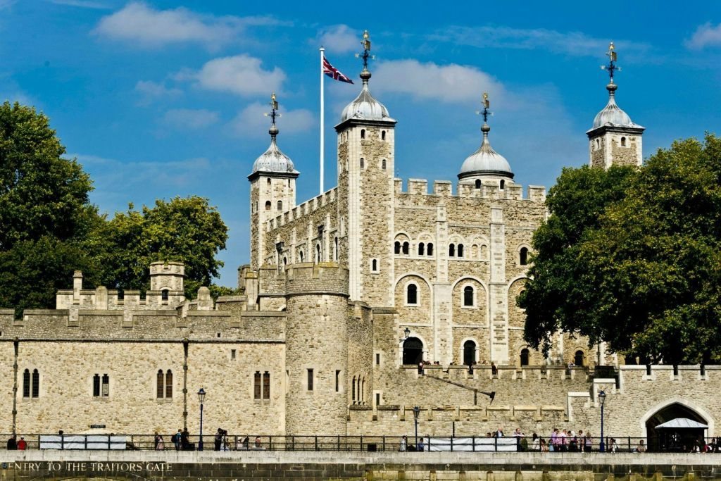 London: Self-Guided Tour with Your Smartphone