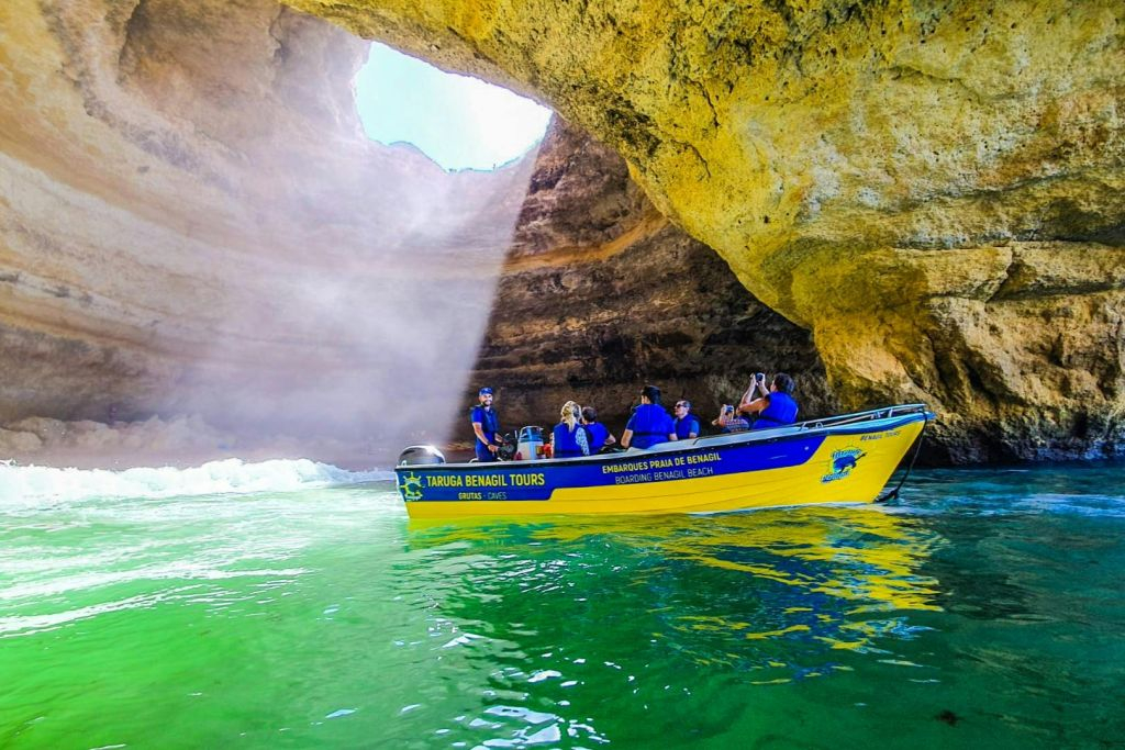 Grottes de Benagil : Excursion en bateau traditionnel depuis la plage de Benagil