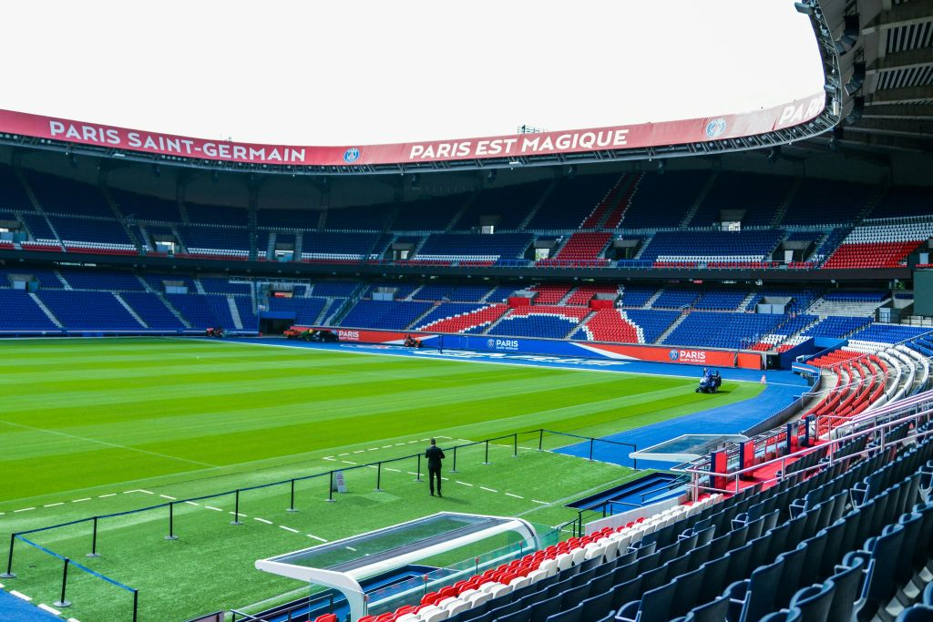 Parc des Princes: Paris Saint-Germain FC Football Match