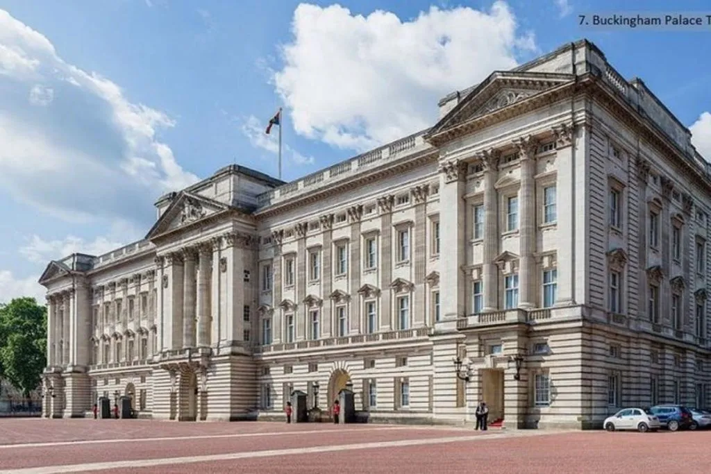 London: Small-Group British Royalty Guided Walking Tour
