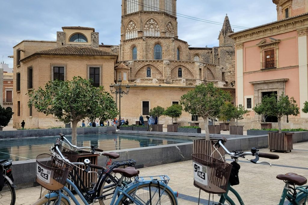 Valencia: Guided Bike Tour