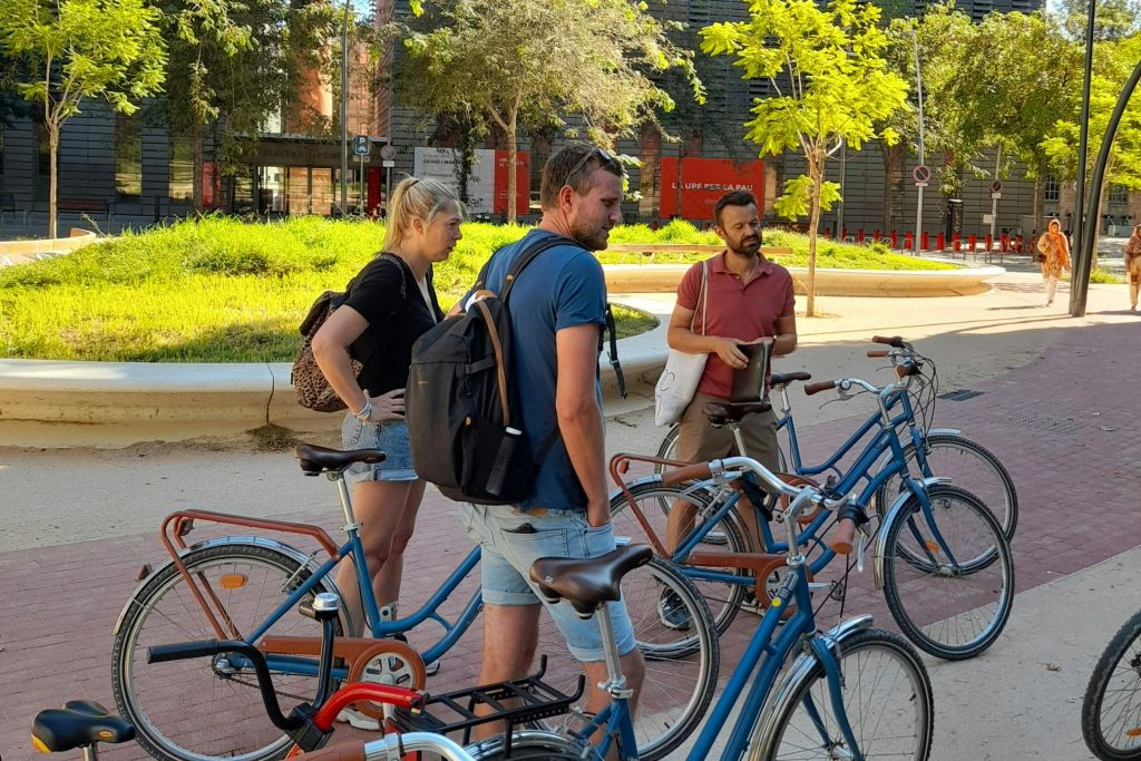 Barcelona: Guided Bike Tour