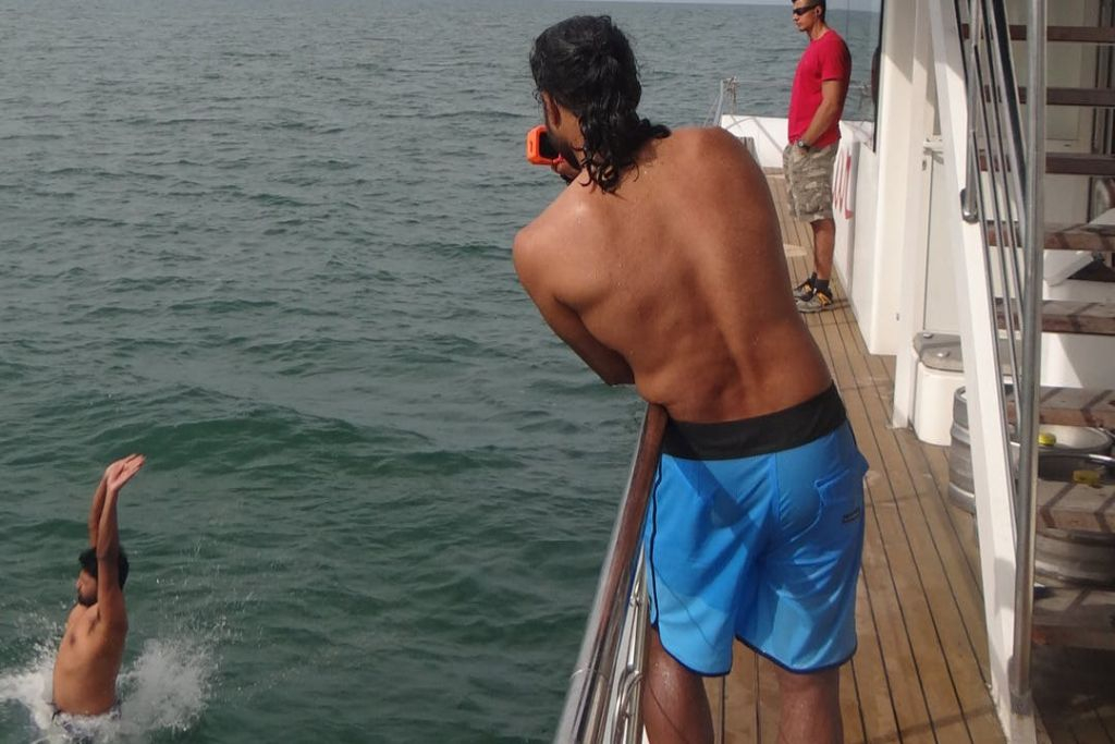 Valencia: Catamaran Cruise + Swim