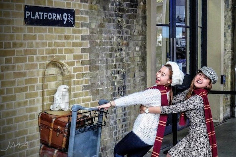 J K Rowling & Wizard: 3-Hr Private Walking Tour