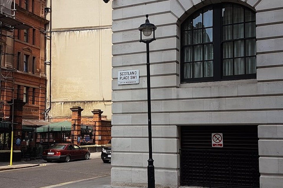 J K Rowling & Wizard: 3-Hr Private Walking Tour