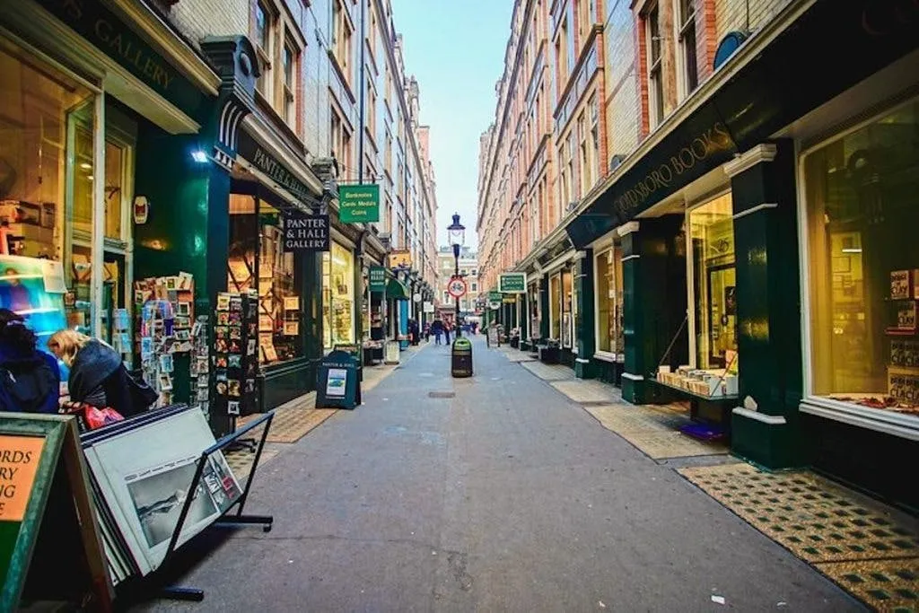 London: Guided Harry Potter Walking Tour + Clink Prison Museum Entry + Cruise