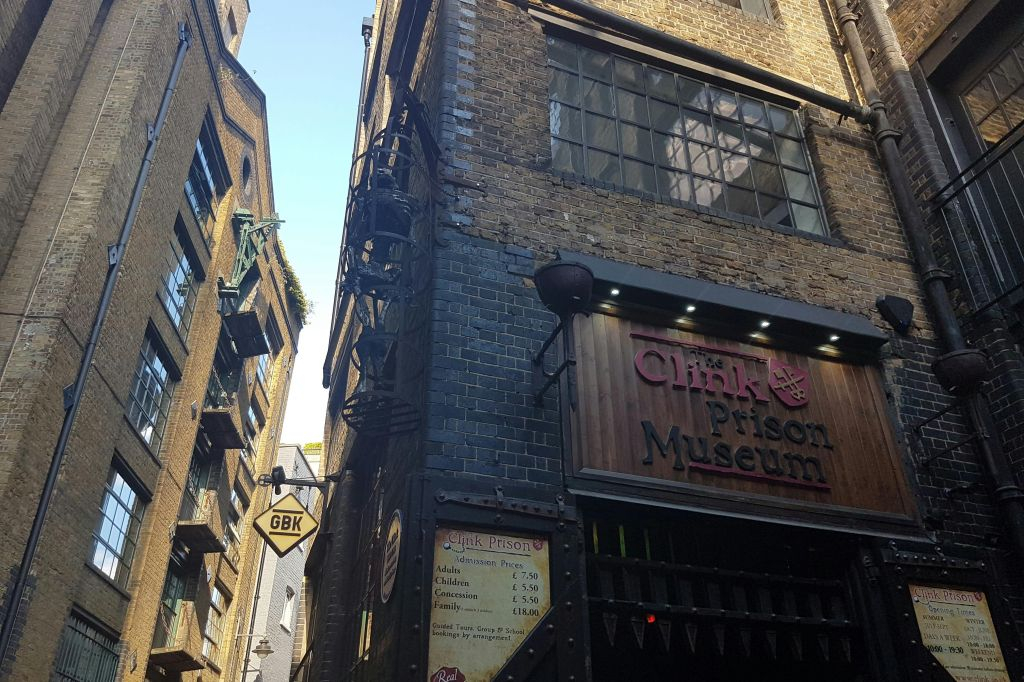 Londres: Visita guiada a pie de Harry Potter + Entrada al Museo de la Prisión de Clink + Crucero