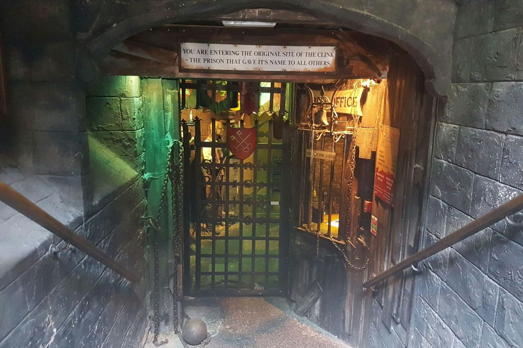 Londres: Visita guiada a pie de Harry Potter + Entrada al Museo de la Prisión de Clink + Crucero