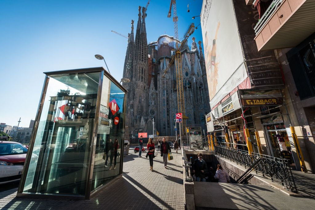 Barcelona Essentials Pass (with Public Transport Card)