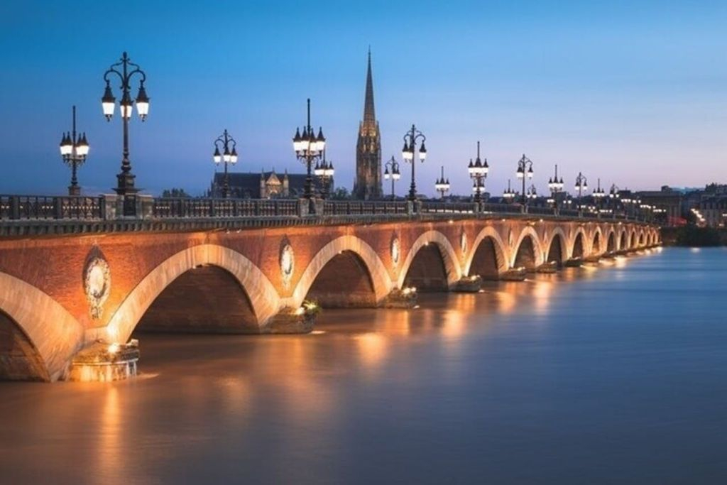Bordeaux: Small-Group Guided Walking Tour