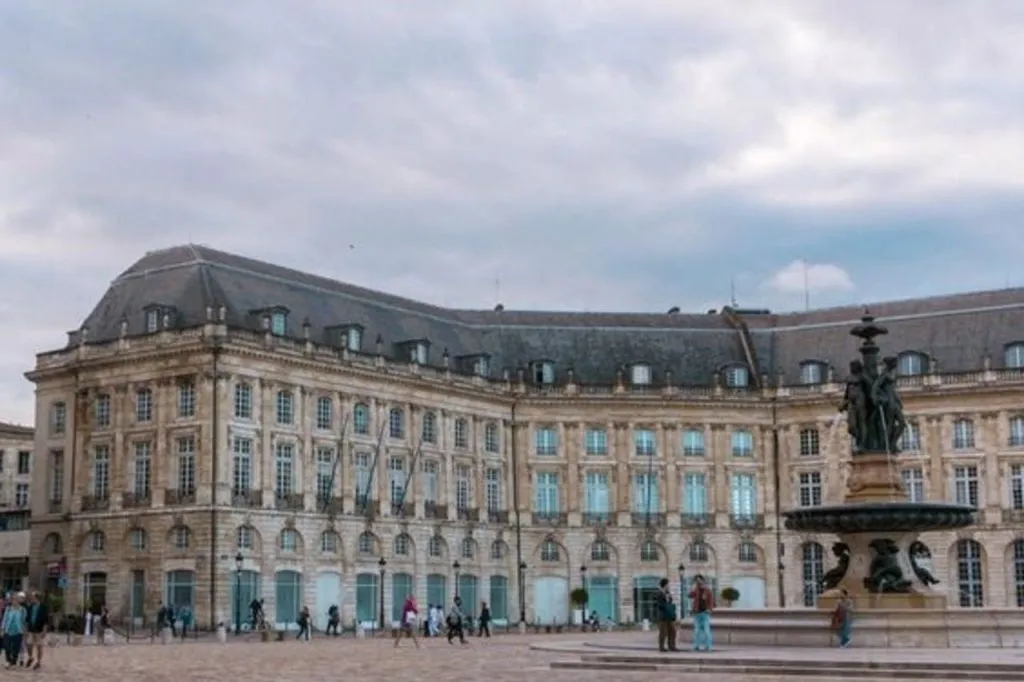 Bordeaux: Small-Group Guided Walking Tour