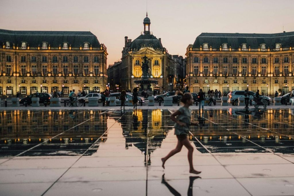 Bordeaux: Self-Guided Audio Tour