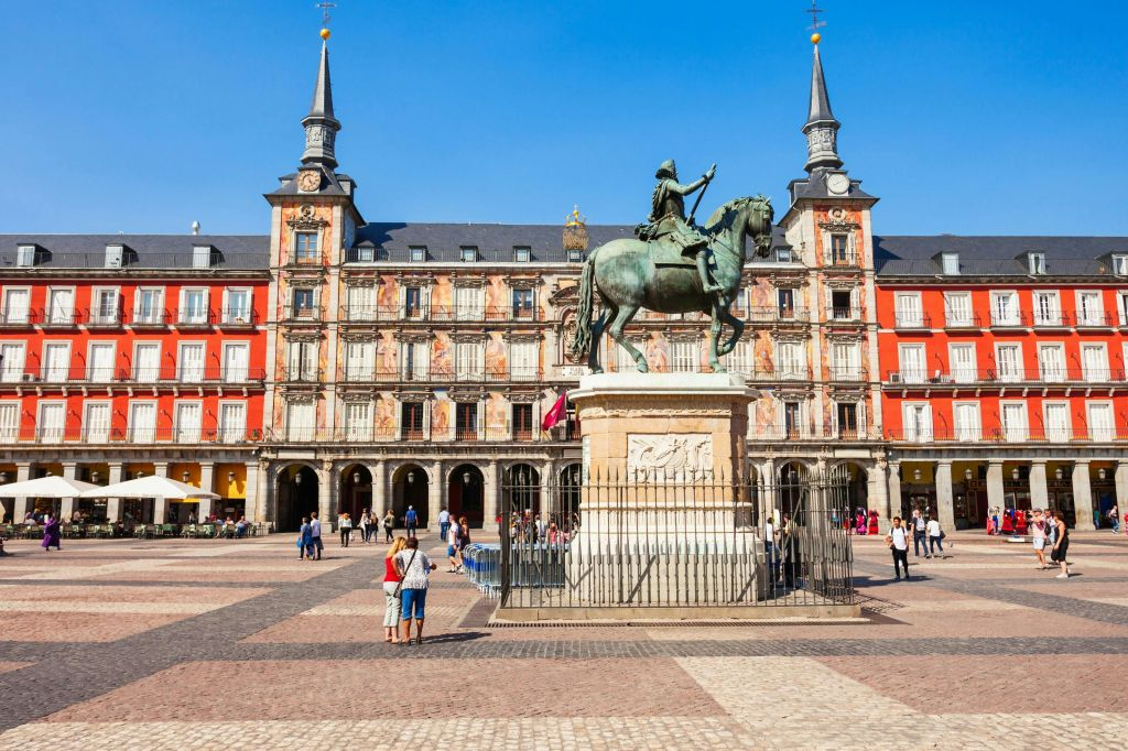 Madrid: Small-Group Guided Walking Tour