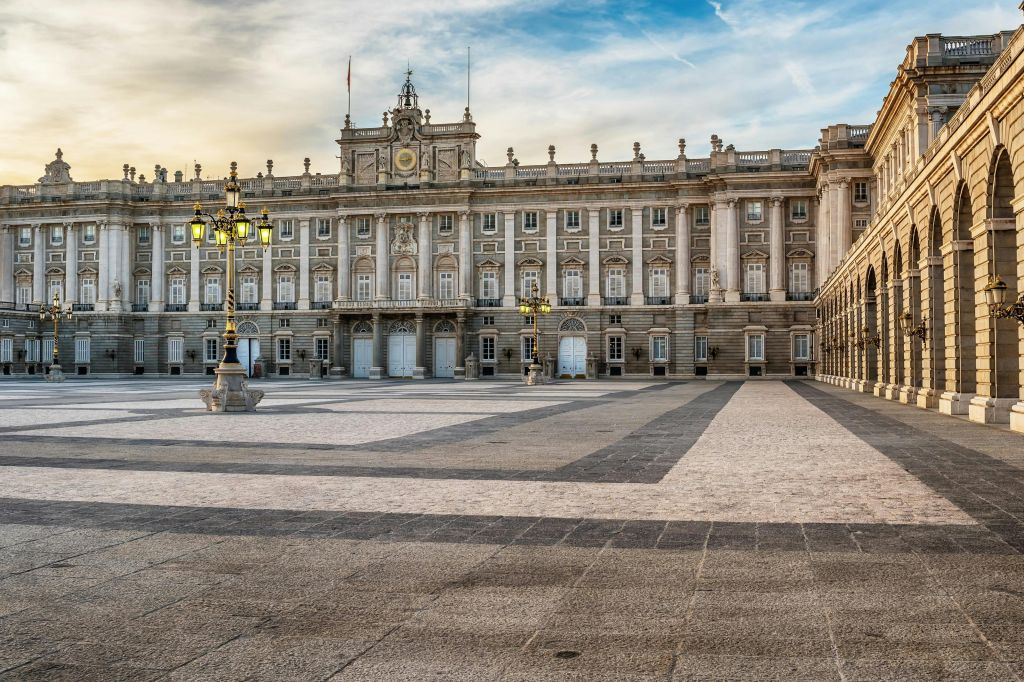 Madrid: tour a piedi di gruppo dei punti salienti e delle gemme nascoste