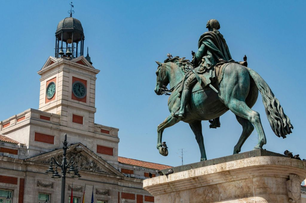 Madrid: tour a piedi di gruppo dei punti salienti e delle gemme nascoste