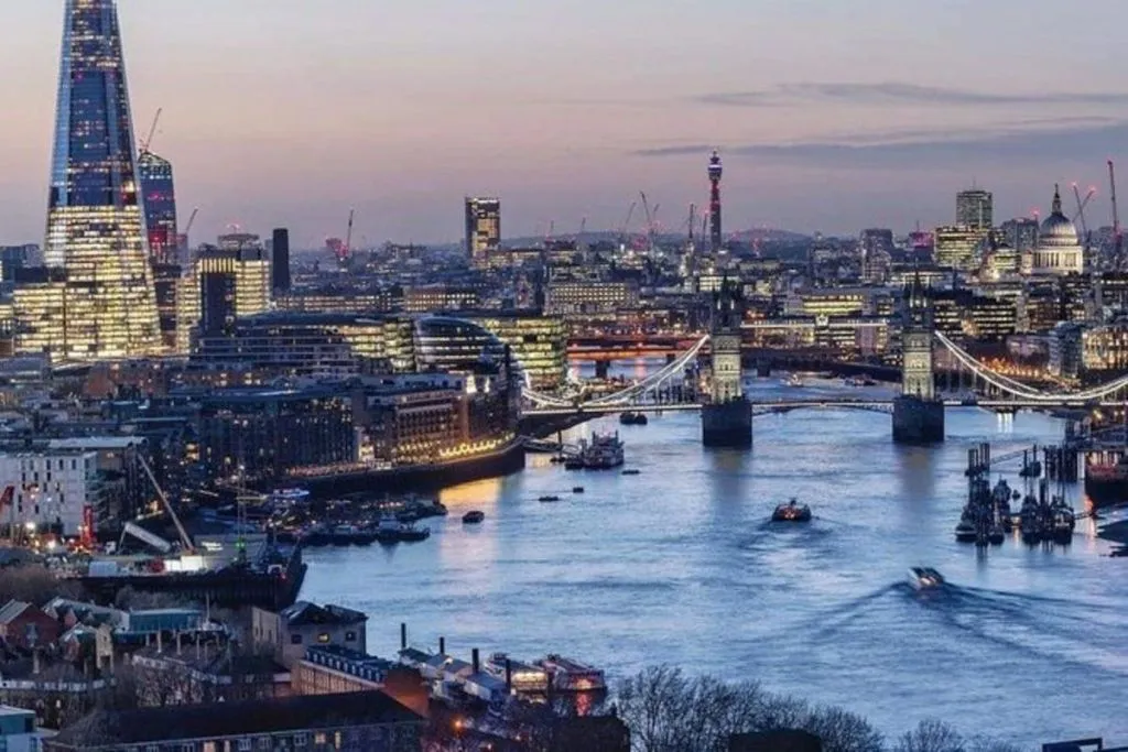 London: Guided Walking Tour + River Cruise