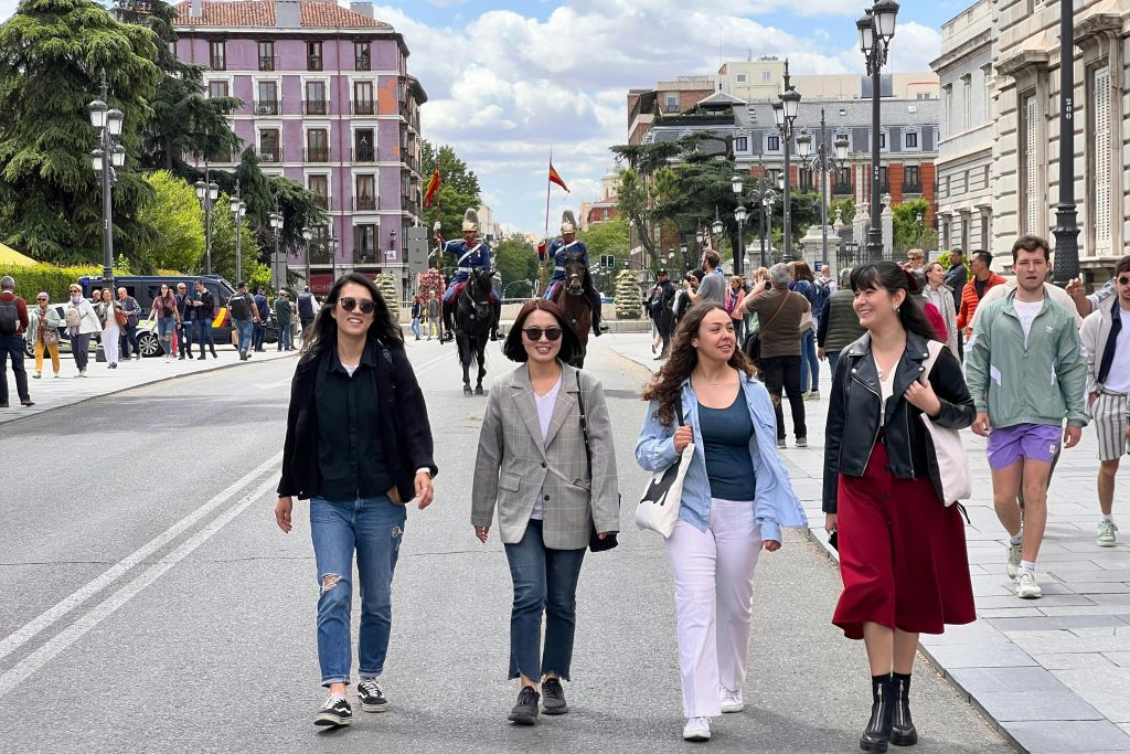 Madrid Walking Tour + Big Bus Madrid