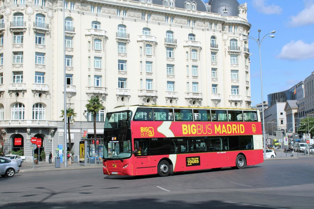 Madrid Walking Tour + Big Bus Madrid