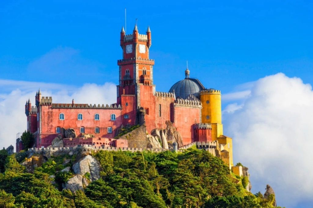 Sintra: Hop-on Hop-off Bus to Castles & Palaces