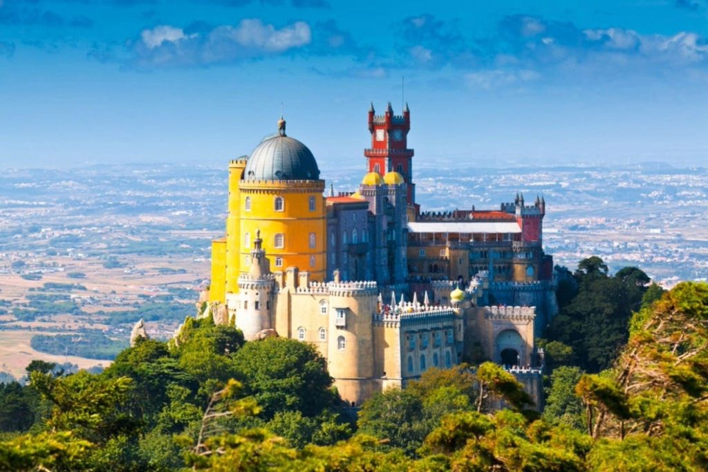 Sintra: Hop-on Hop-off Bus to Castles & Palaces