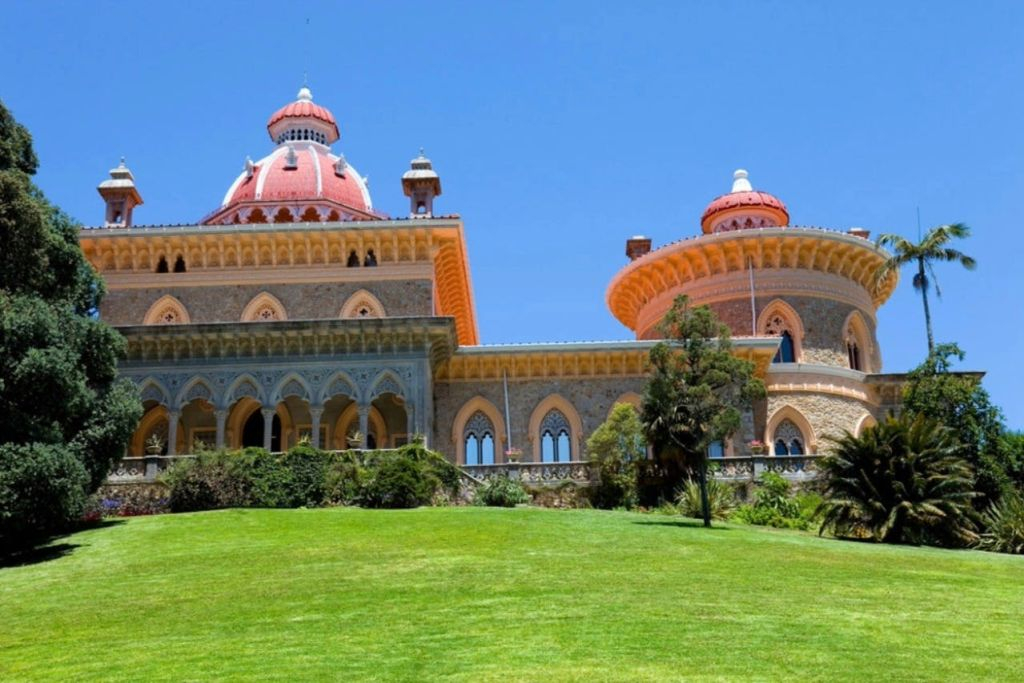 Sintra: Hop-on Hop-off Bus to Castles & Palaces
