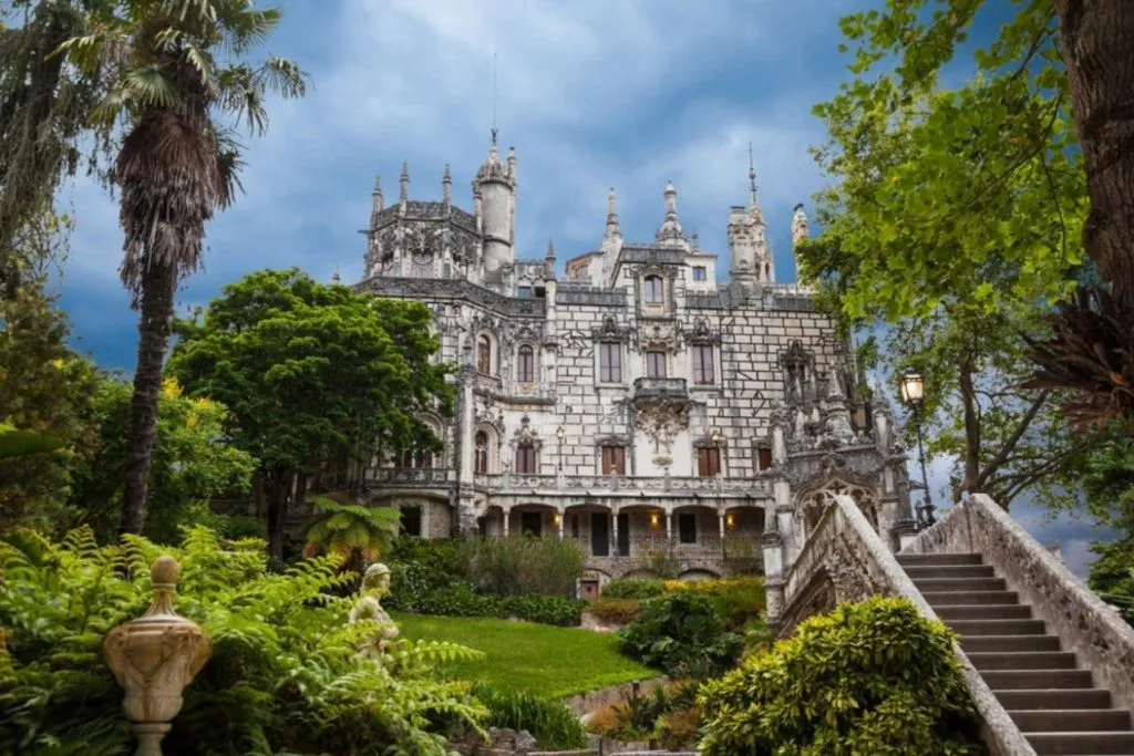 Sintra: Hop-on Hop-off Bus to Castles & Palaces