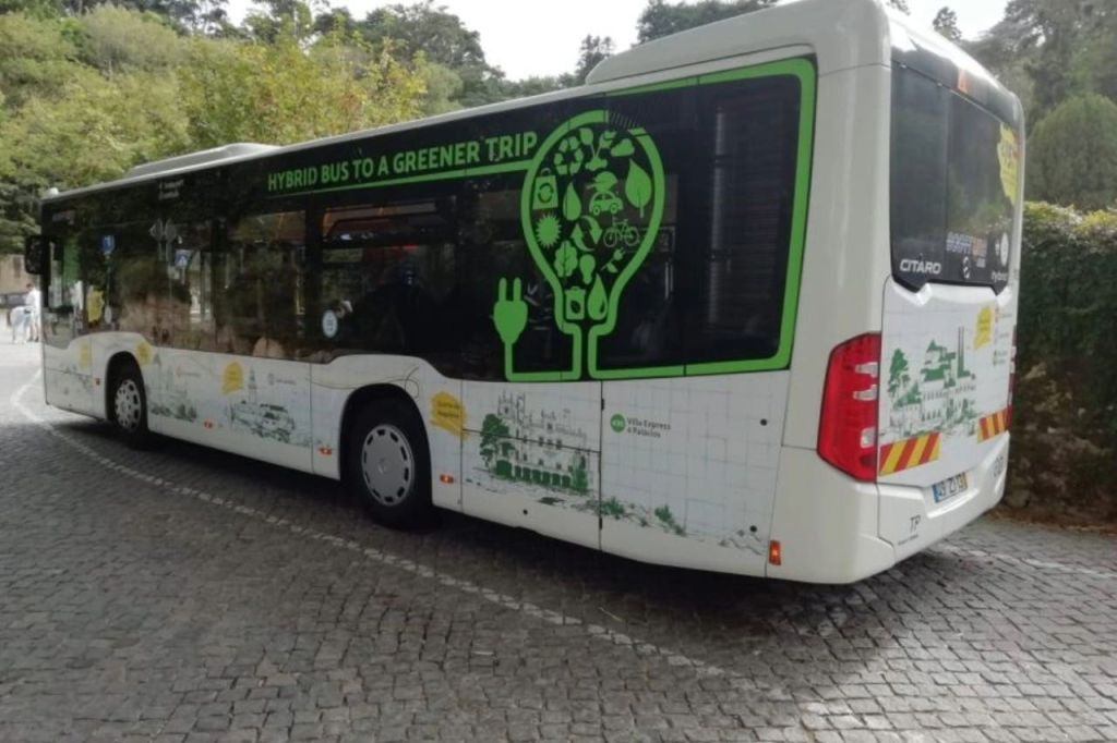 Sintra: Hop-on Hop-off Bus to Castles & Palaces