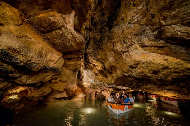 Cuevas de San José: Entrada + Tour guiado + Transporte de viaje de ida y vuelta