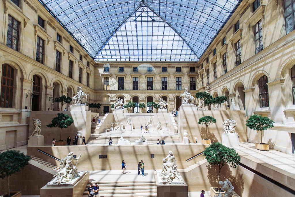 Museu do Louvre: entrada exclusiva + tour guiado em grupo pequeno