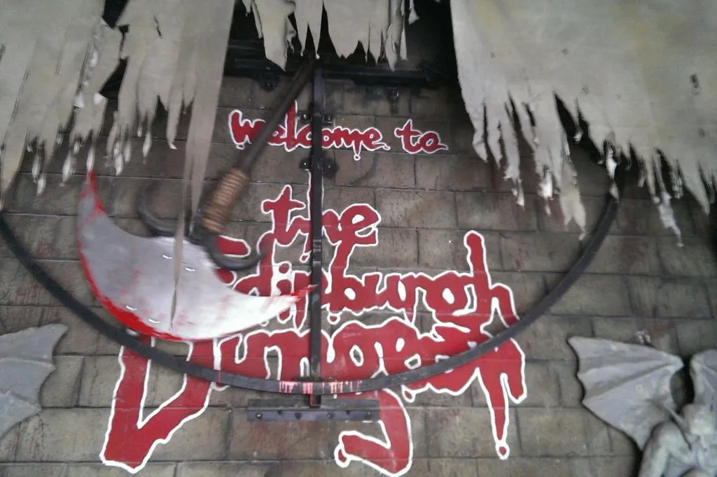 Edinburgh: Harry Potter Sights Tour + Edinburgh Dungeon Entry