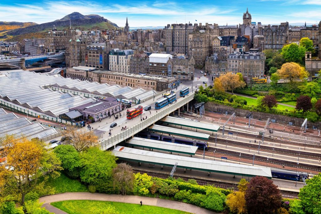 Edinburgh: Harry Potter Sights Tour + Edinburgh Dungeon Entry
