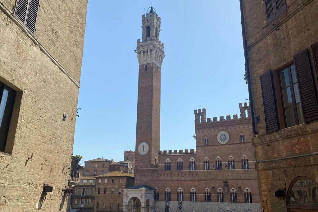 San Gimignano & Siena: Audio Tour from Florence