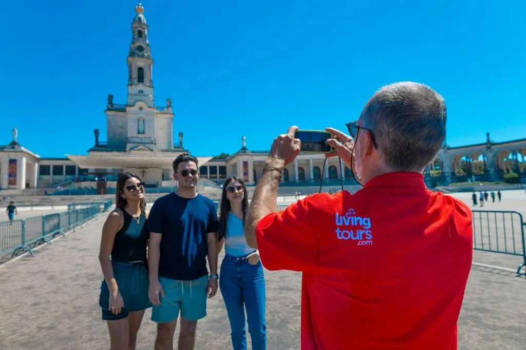 Sintra, Nazaré & Fátima: Small-Group Guided Tour from Lisbon