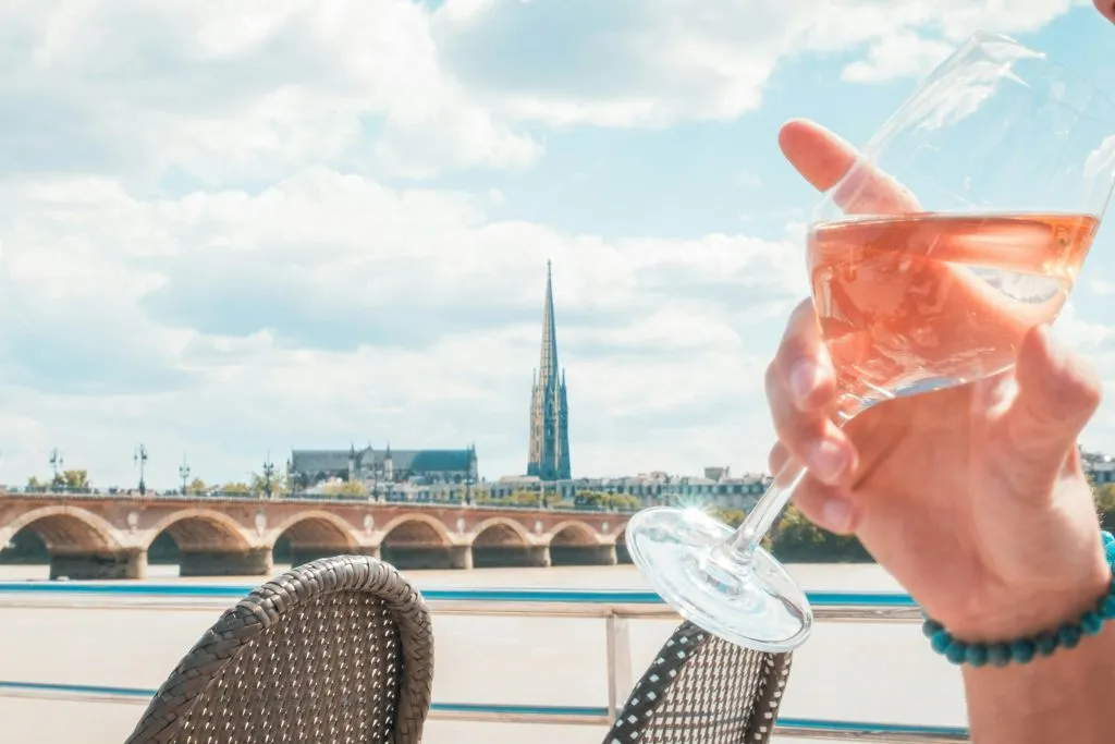 Bordeaux: Guided River Cruise + Drinks