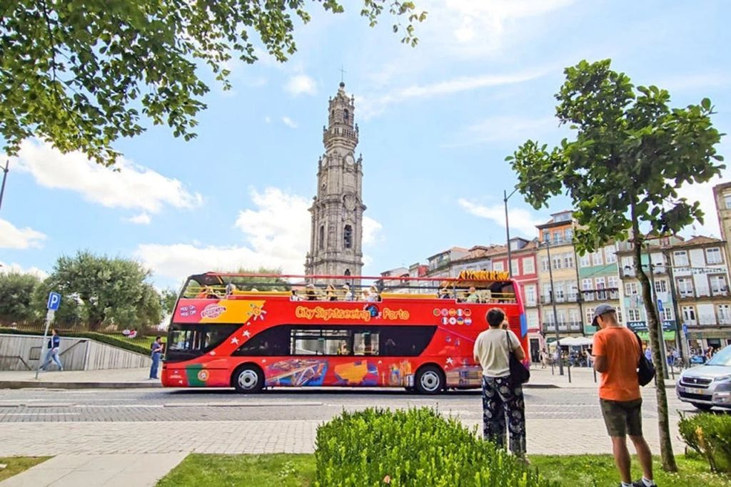 City Sightseeing Oporto: Autobús Hop-on Hop-off de 48 horas + Crucero y Degustación en el Puerto